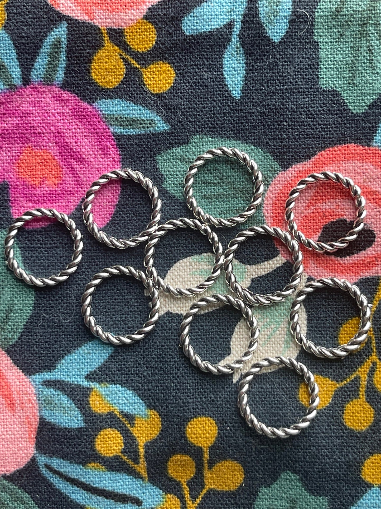 10 Large Circle Snagfree Stitch Markers, Large Needle Markers, Yarn Jewelry, US15 Progress Keepers, Knitting on Big Needles