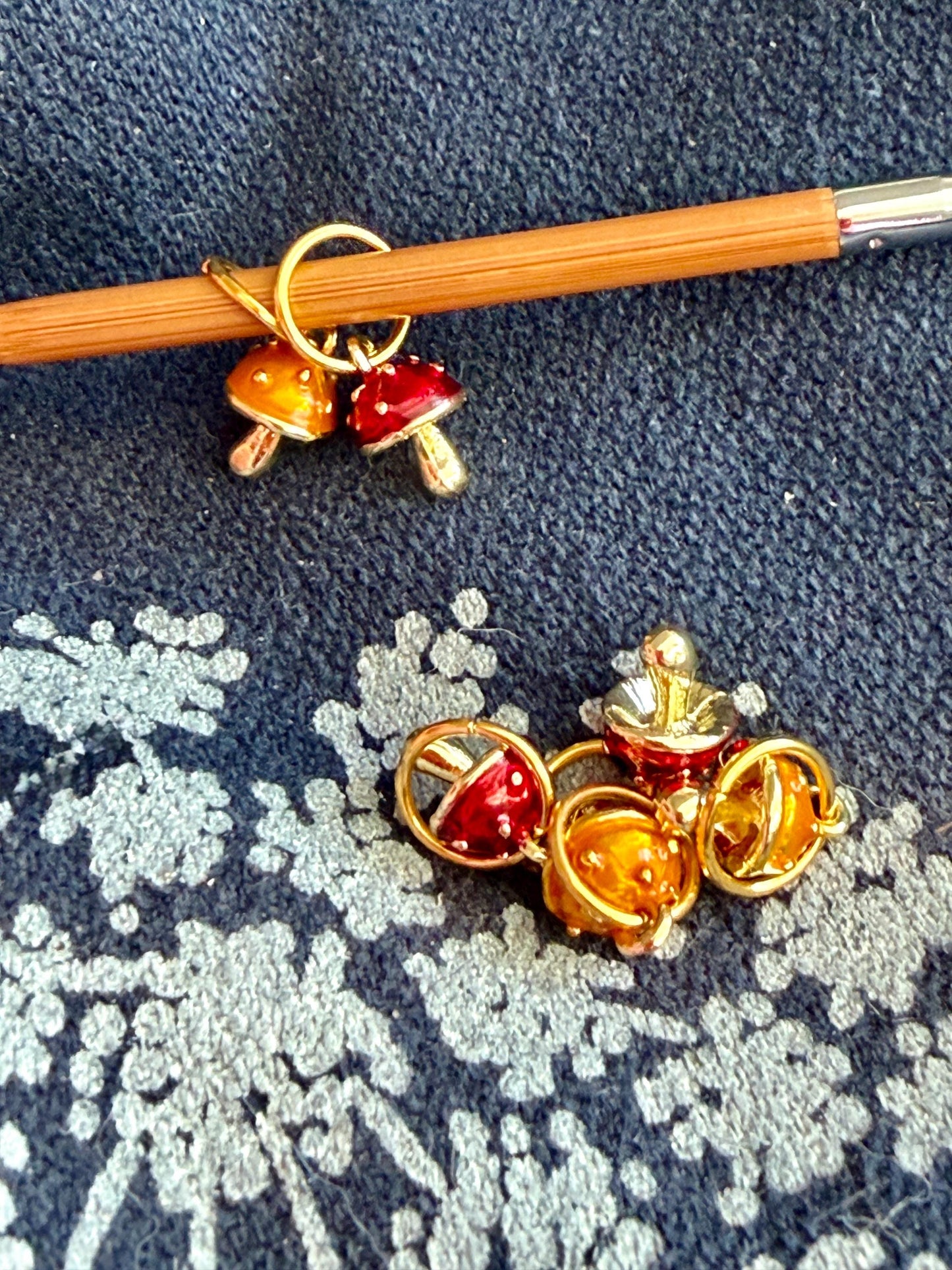 Enamel Mushrooms Orange and Red Stitch Markers, Snag Free Knitting Accessories, Set of 6