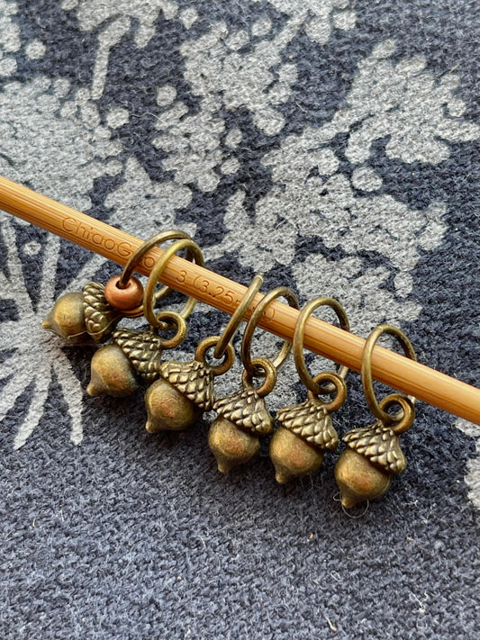 Bronze Acorn Snag Free Stitchmarkers, Yarn Jewelry, Gift for Knitters, Notions for Knits, Yarn Jewelry