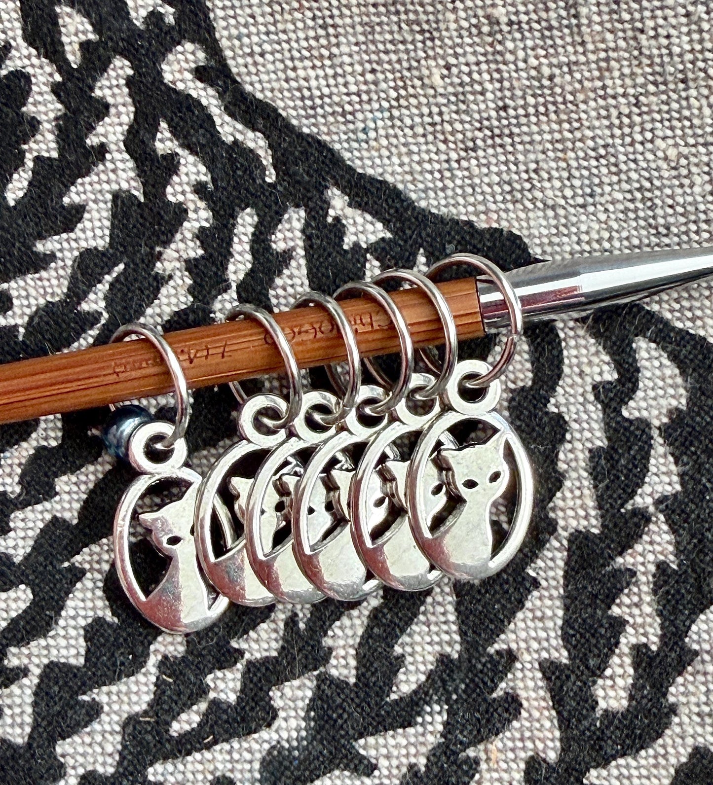 Silver Cat Circle Snagfree Stitch Markers, Knitting Accessories, Yarn Jewelry