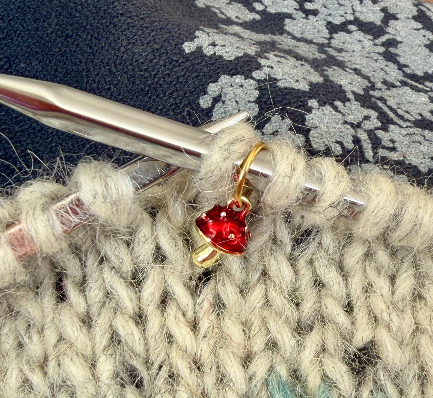 Enamel Mushrooms Orange and Red Stitch Markers, Snag Free Knitting Accessories, Set of 6