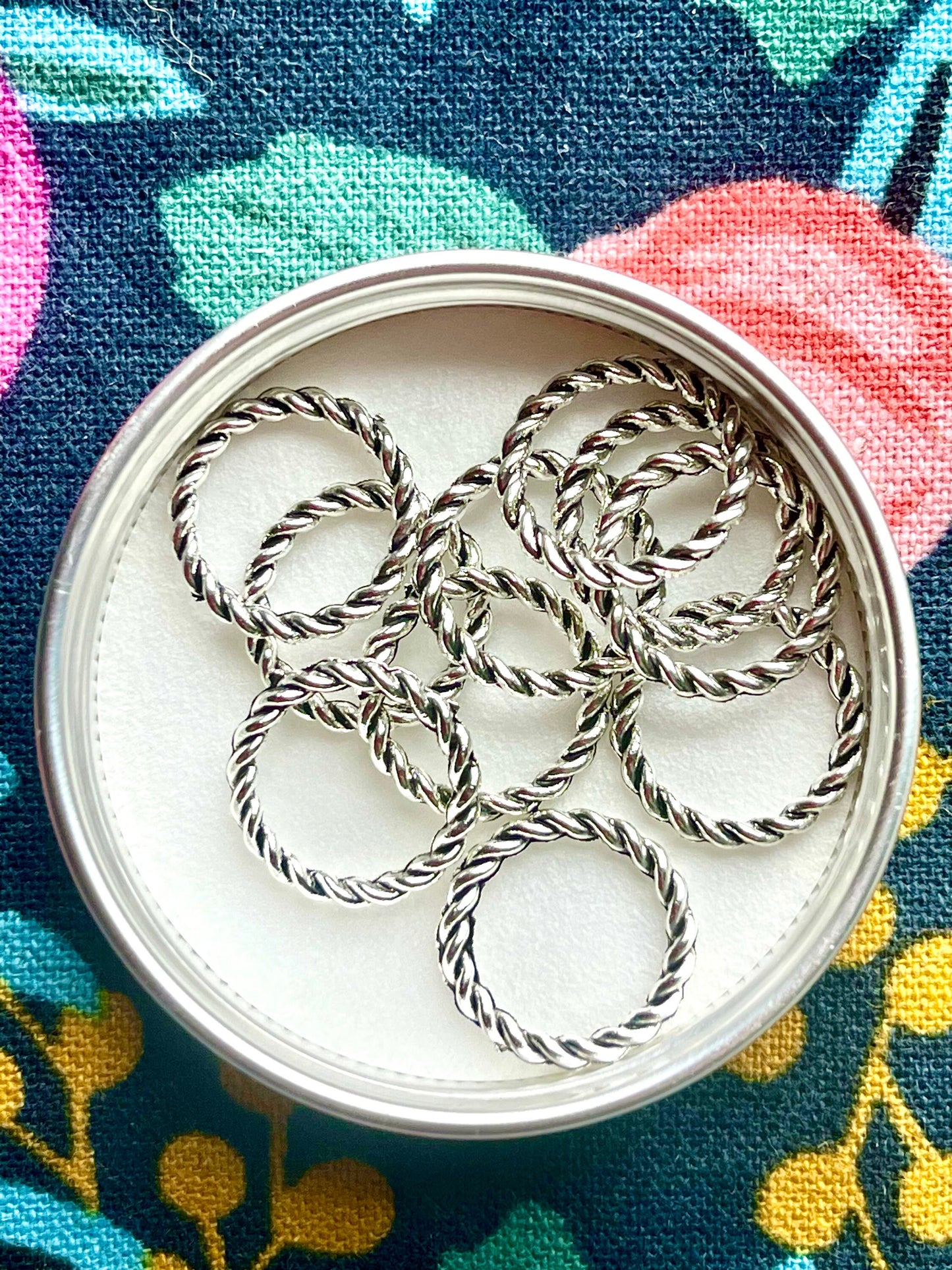 10 Large Circle Snagfree Stitch Markers, Large Needle Markers, Yarn Jewelry, US15 Progress Keepers, Knitting on Big Needles