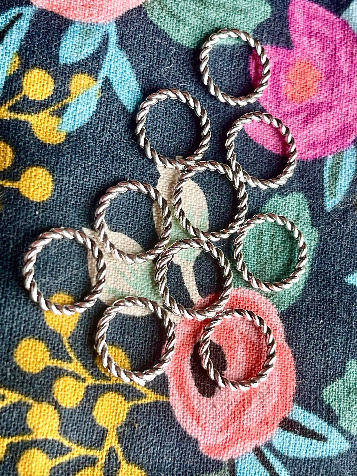 10 Large Circle Snagfree Stitch Markers, Large Needle Markers, Yarn Jewelry, US15 Progress Keepers, Knitting on Big Needles