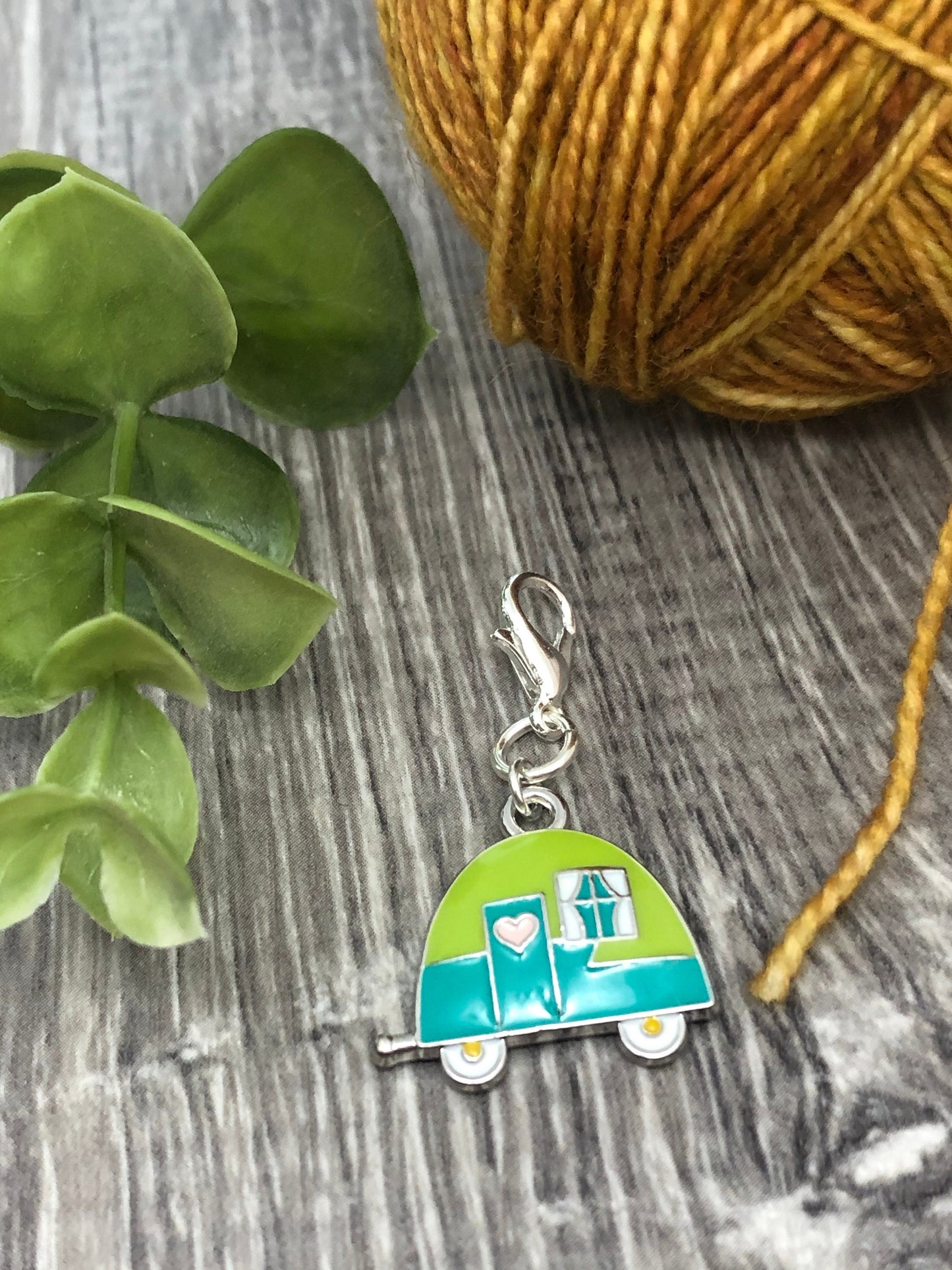 Camper Trailer Progress Keeper, Pink or Green, Knitting Stitch Marker