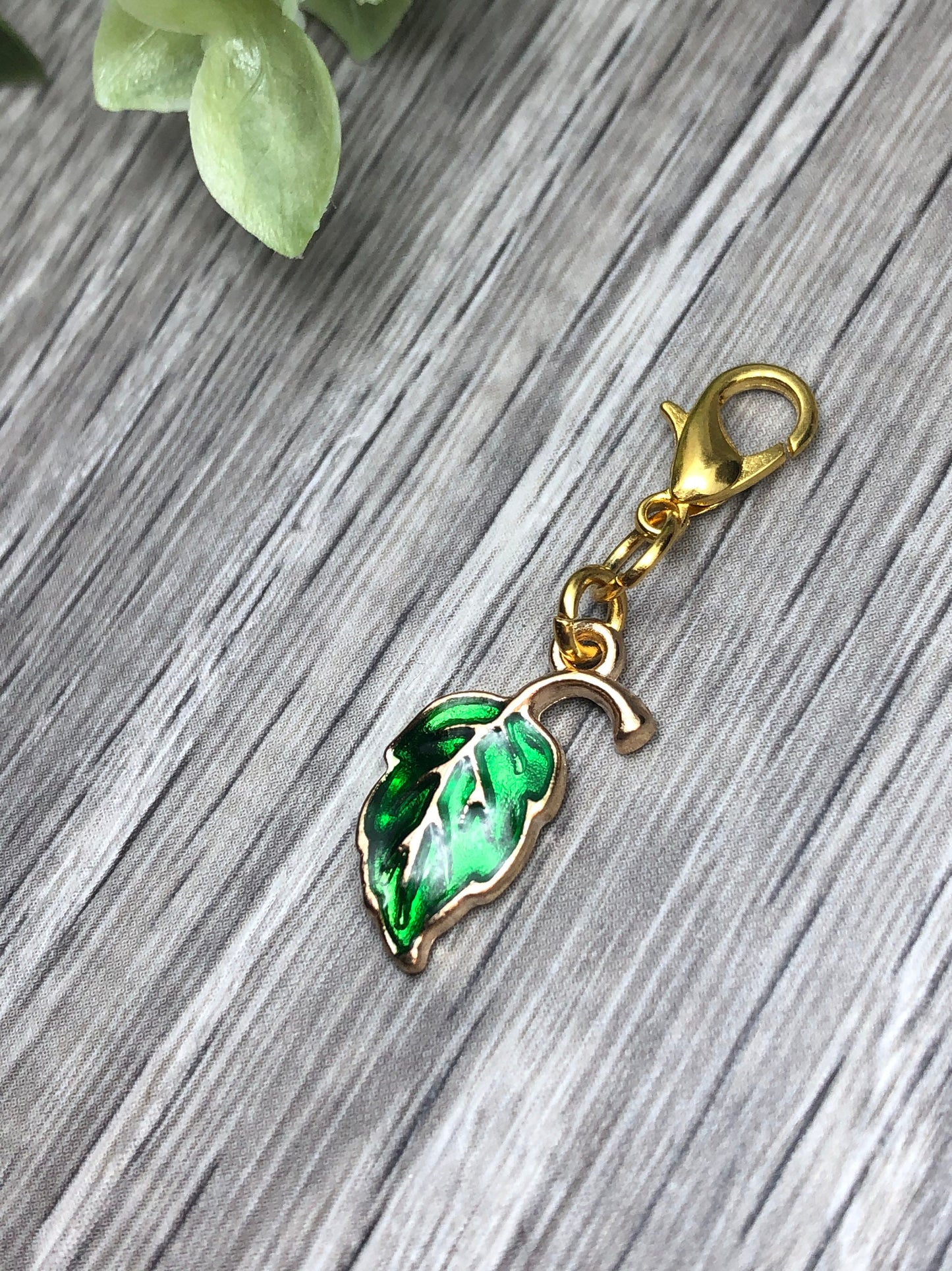 Green Leaf Knitting Progress Keeper, Yarn Stitch Marker
