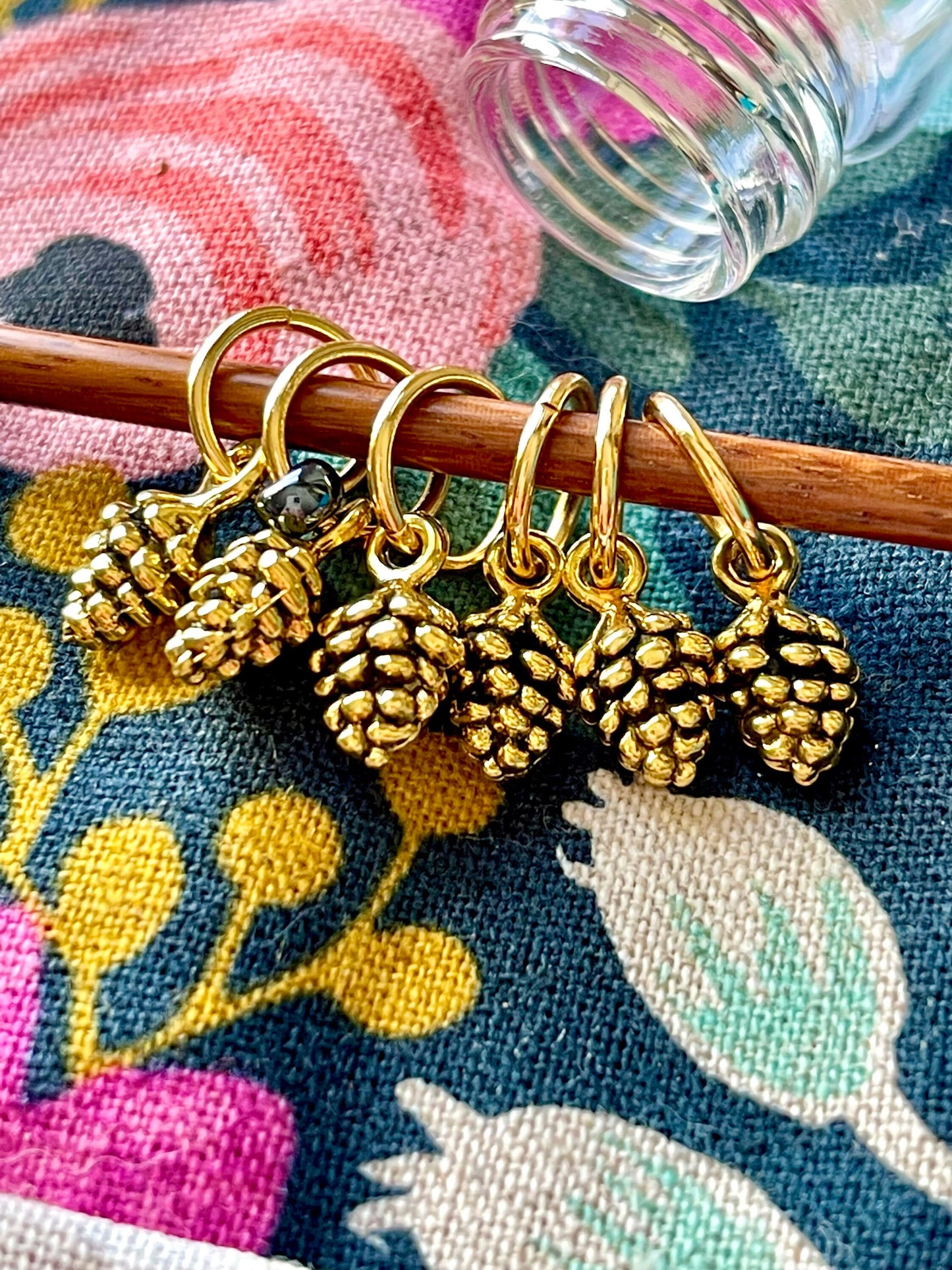 Gold Pine Cones Snagless Stitch Markers, Knitting Accessories, Snag Free Progress Keepers, Yarn Jewelry, Knitters Ideas, Pinecone