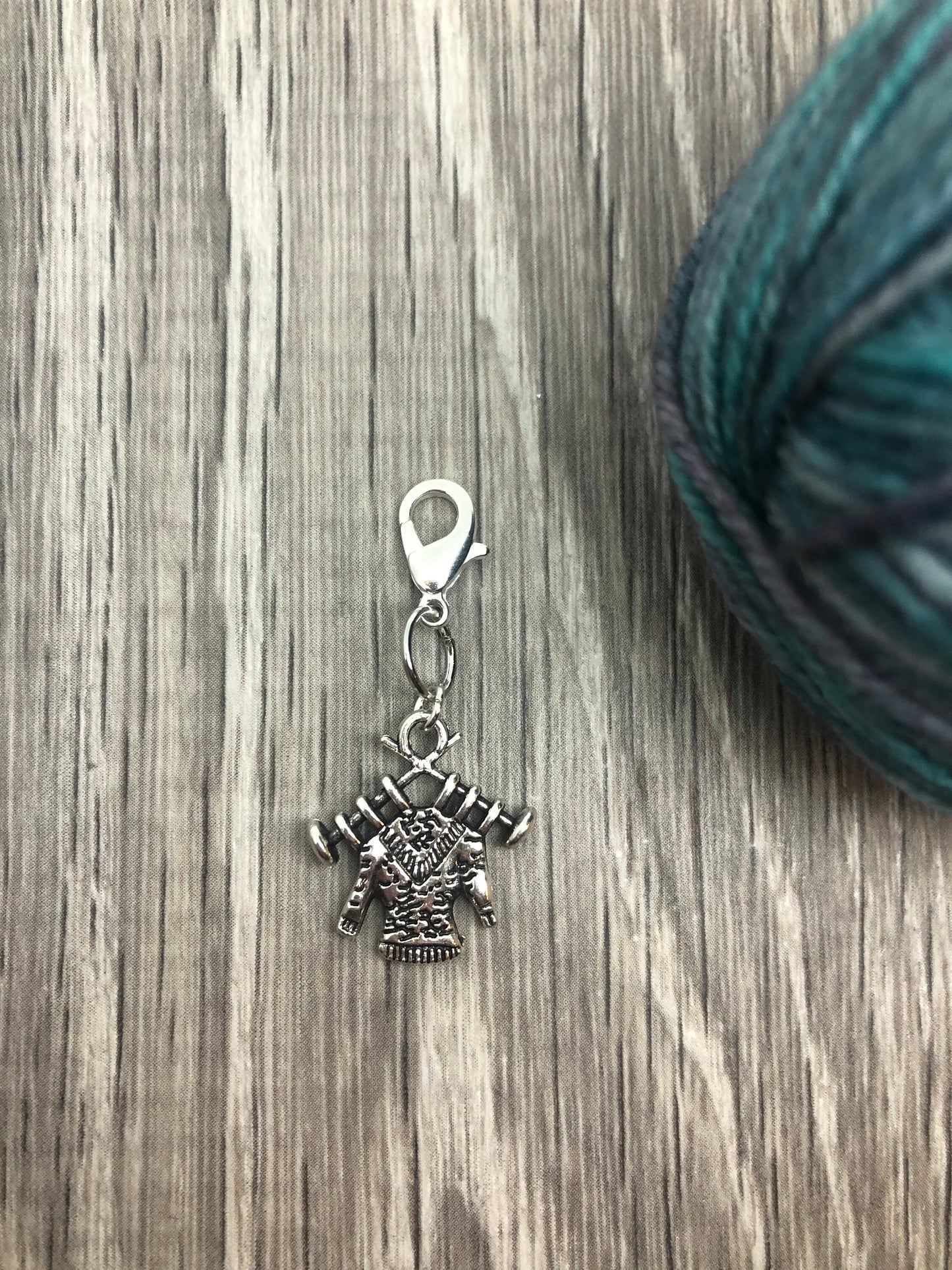 Sweater Knitting Progress Keeper: Lobster Clasp Knitting Accessories
