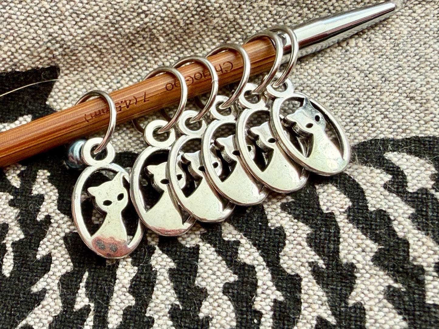 Silver Cat Circle Snagfree Stitch Markers, Knitting Accessories, Yarn Jewelry